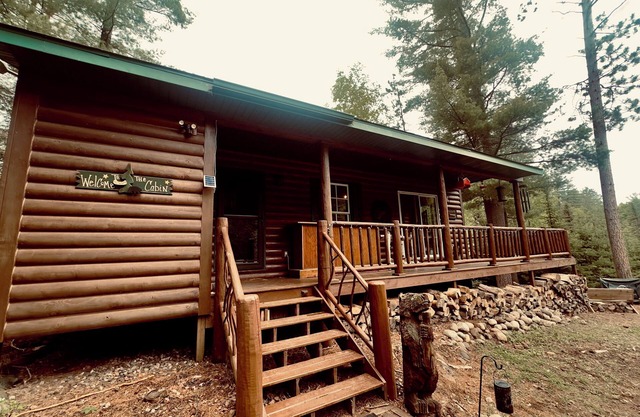 Private & Quaint Cabin in Mercer. Close To Town With Many Northwoods Amenities.