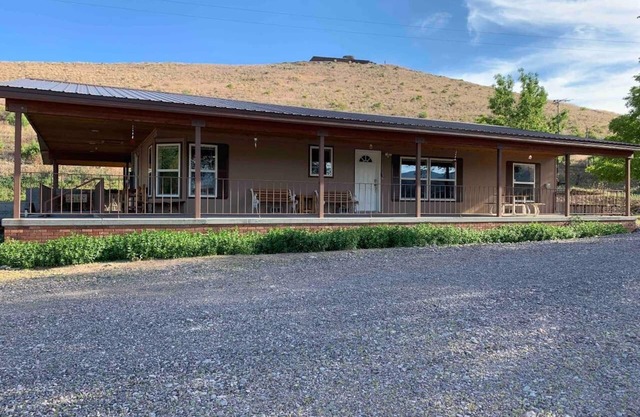 Private ranch house with a view day AND night!