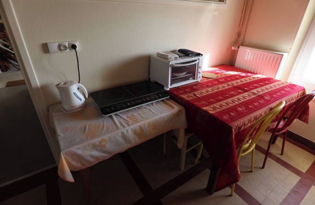 "Private studio – GR34 & sea at the end of the garden"