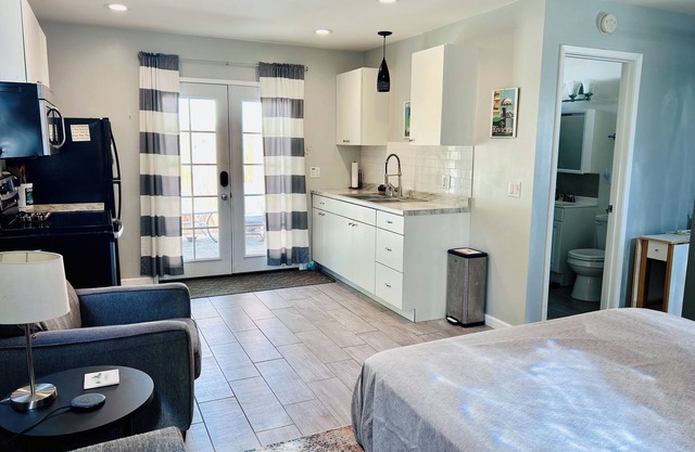 Private Studio on Peaceful Gated Property