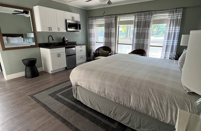 Private suite with own entry in vibrant Gainesville