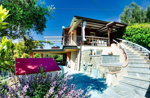 Private Villa with WIFI, private pool, A/C, TV, terrace, panoramic view, parking, close to Viareggio