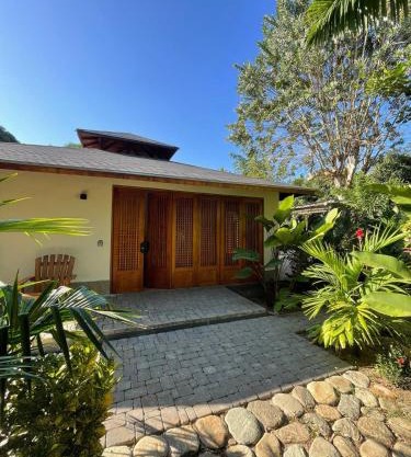 Private Vila & Pool - Tropical Gardens - Starlink Internet