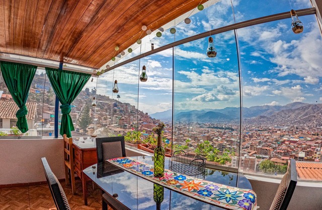 Private Villa: 28 guests, 14 Beds, 9 BR, 6 BTR, Amazing views 13-min center walk