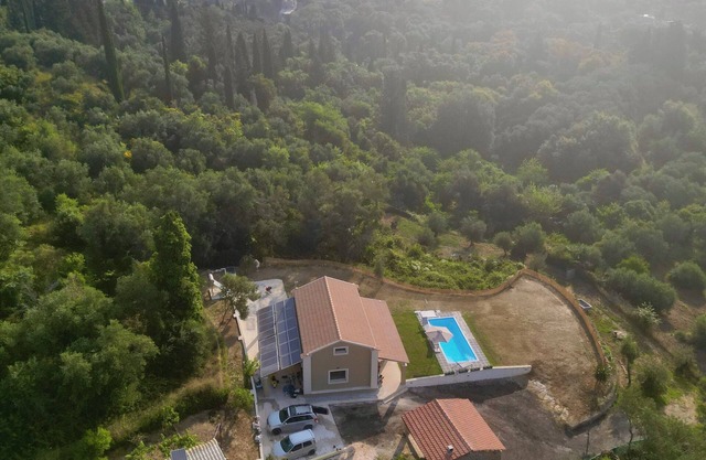 PRIVATE VILLA MAOTHIS