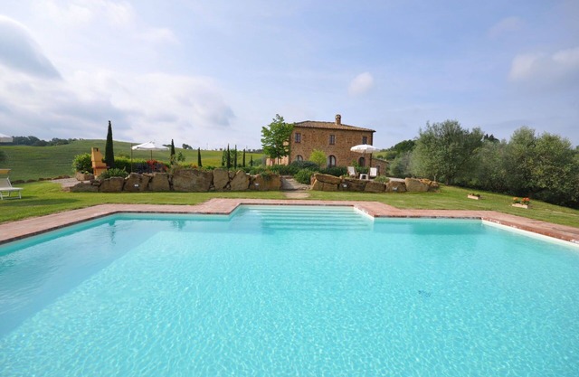 Private Villa with WIFI, private pool, A/C, TV, pets allowed, panoramic view, close to Montepulciano