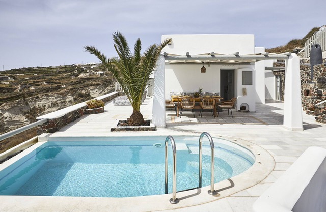 Private Villa with Heated Pool and Sea View