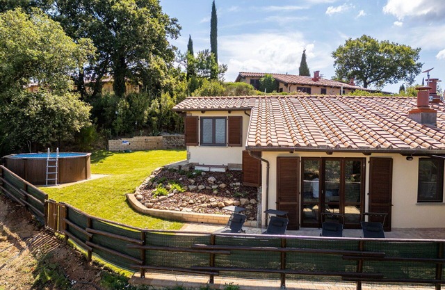 Private Villa with hot tub, A/C, WIFI, private pool, TV, patio, pets allowed, panoramic view