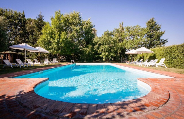 Private Villa with hot tub, WIFI, A/C, private pool, TV, patio, panoramic view, close to Cortona