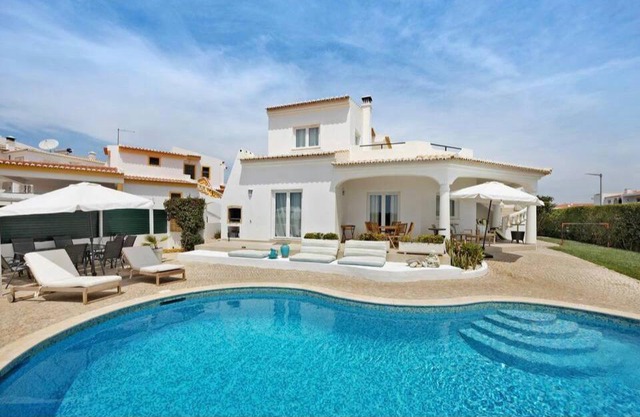 PRIVATE VILLA WITH POOL IN LAGOS