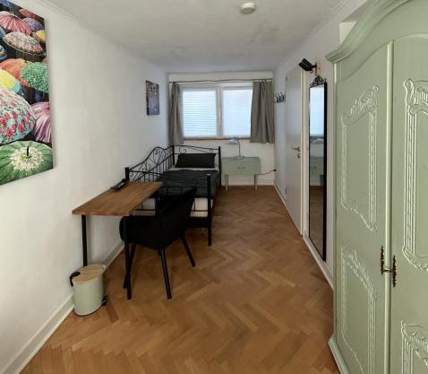 Private Zimmer mit eigener Küche und in Rheinnähe