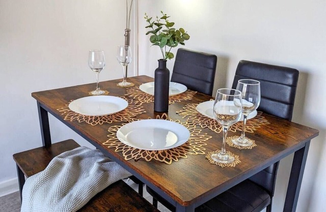 Professional 3-bed flat (Sleeps 5)