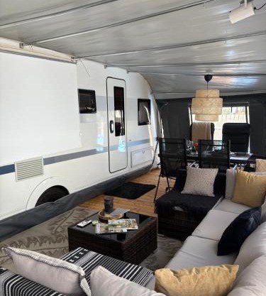 Przyczepa Coco Camp z klimatyzacją w Molo Surf