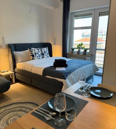 PS is just above the Subway M3 - 9mins to Duomo