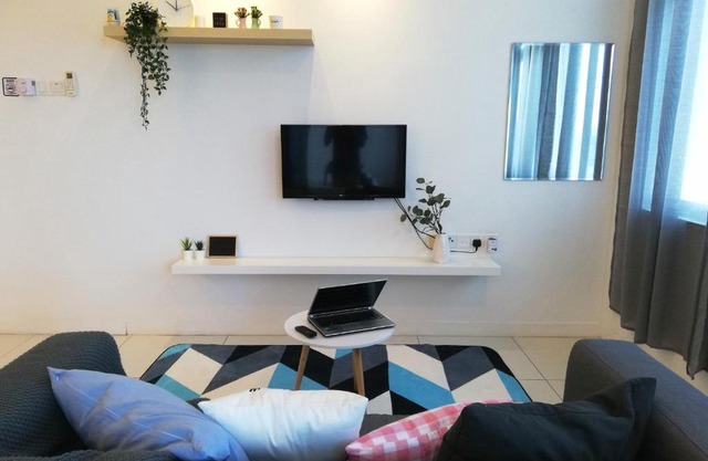 Puchong Skypod Residence, 1-4pax unit, Walking Distance to IOI Mall, 10min Drive to Sunway