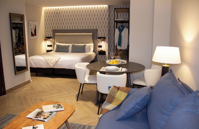 Puerta de la Ribera Suites