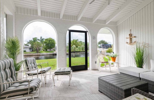 Punta Gorda Isles Canal 2 bedroom Home- Sailboat Access! 15 foot dock!