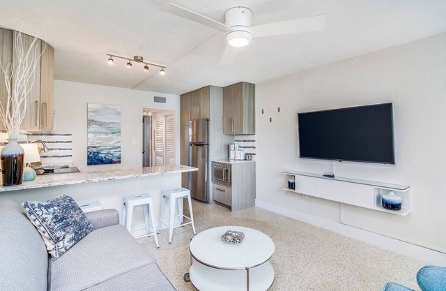 Pure Luxury! New 1br Modern Apt Steps to Beach - Unit E