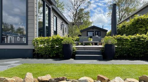 PUUR Eernewoude luxe chalet direct aan open vaarwater gelegen in de Alde Feanen