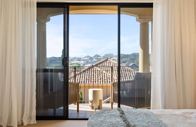 Pyramids Hideaway – Pool, Beach & Golf Course