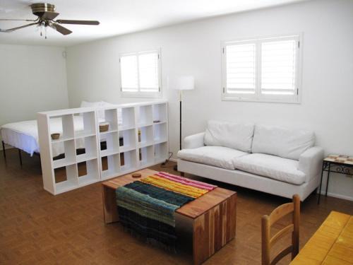 Quail's Nest - Downtown Studio