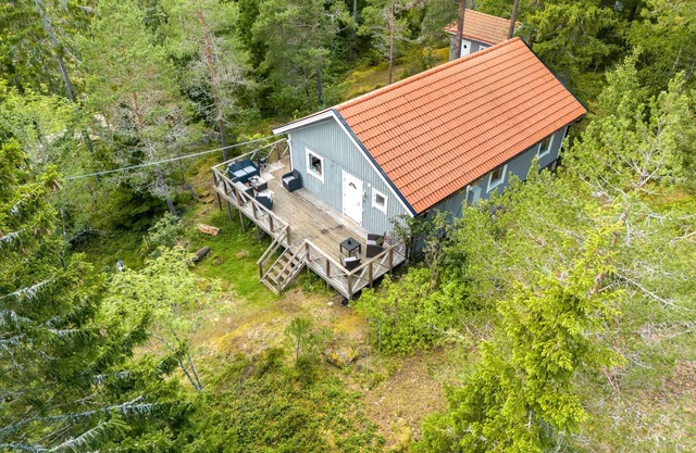 Quaint 3 room cottage fully equipped in Stockholm.