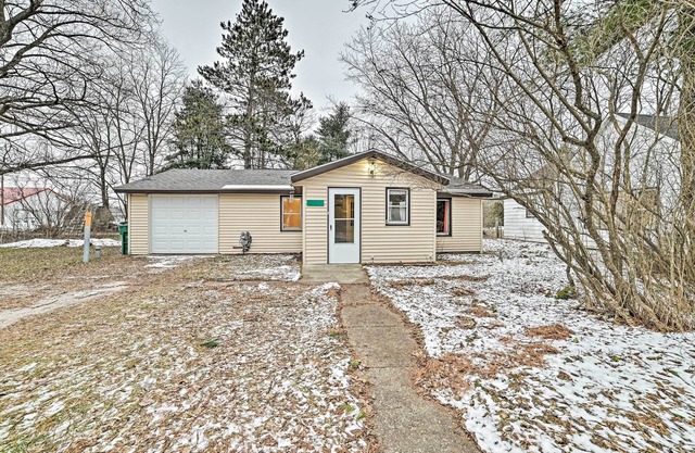 Quaint Frederic Home: Ski, Boat + Hike Nearby