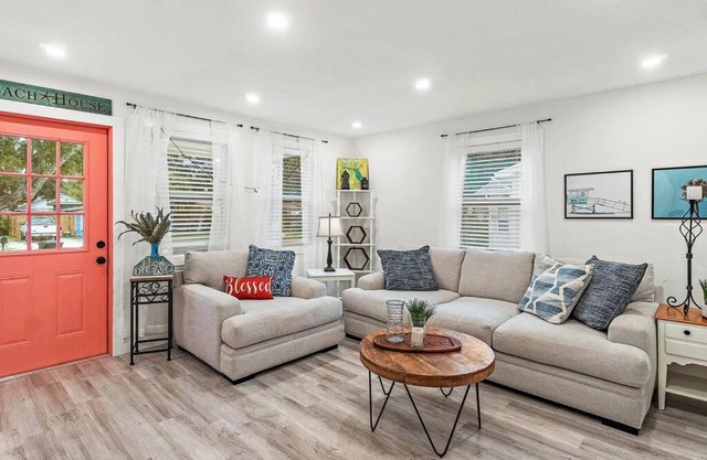 Quaint Gulfport Beach Bungalow