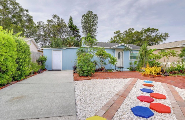 Quaint Jungle Hideaway Near Downtown St. Pete