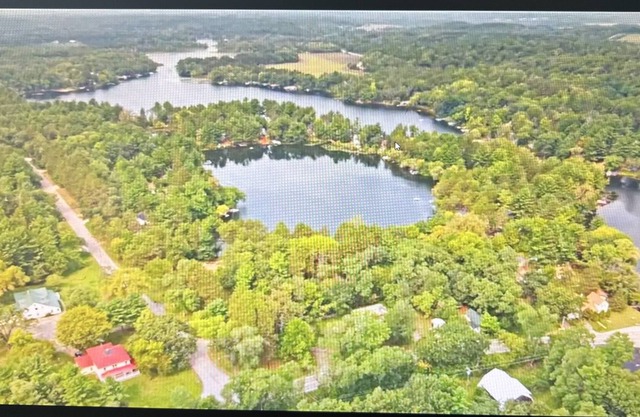 Quaint Lil' Getaway Next to Ski Hill & Area Lakes