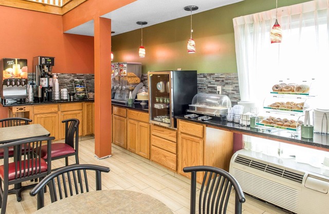 Quality Inn & Suites Columbus West - Hilliard
