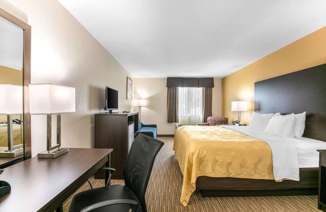 Quality Inn & Suites Metropolis I-24