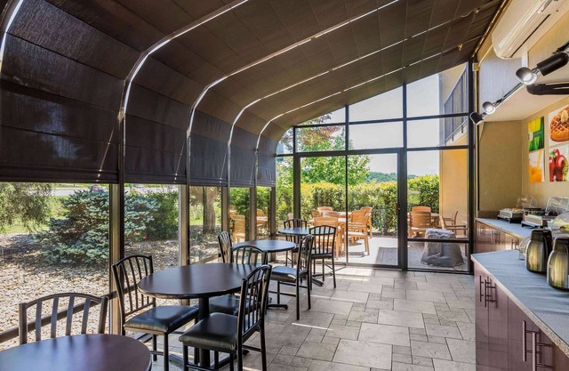 Quality Inn & Suites Sevierville - Pigeon Forge