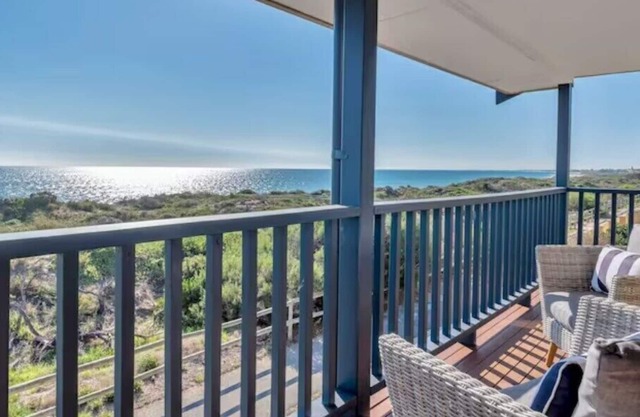 Quamby on the Beach - Oceanfront, 4bed Townhouse