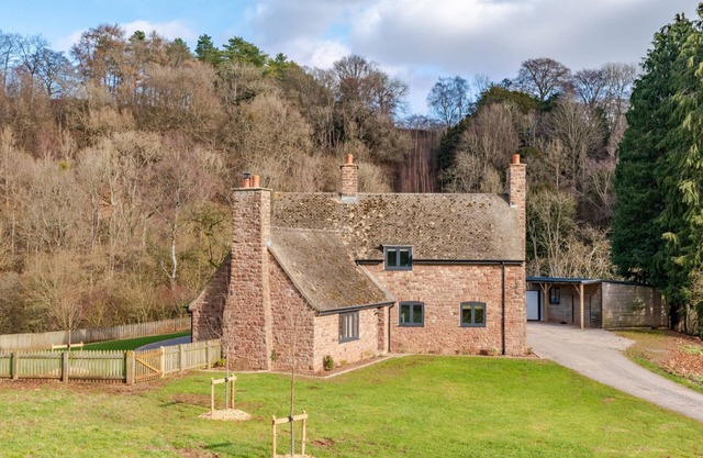 Quarry Lodge, Lydney - sleeps 6 guests in 3 bedrooms