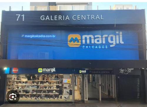 Quarto em apartamento no Centro