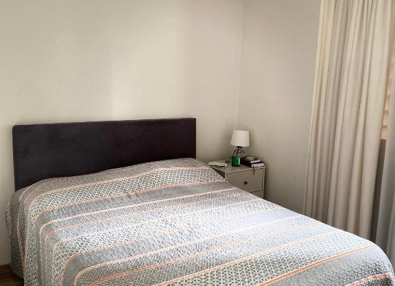 Quarto em apartamento no centro
