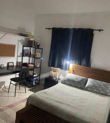 Quarto para casal com banheiro individual exclusivo para o hóspede em apartamento compartilhado