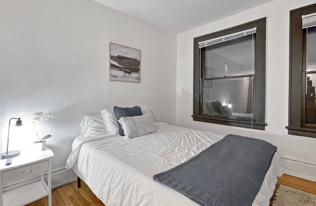 Quiet 1 Bed Studio Heart of Downtown