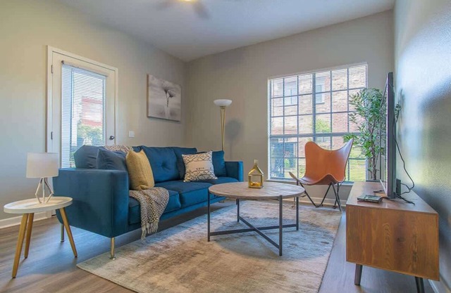 Quiet 1BR King Suite | Pool, Gym, Parking 02