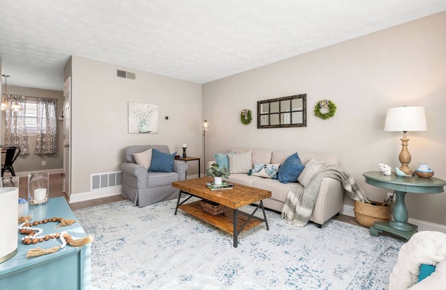 Quiet 2/1.5 condo 5 min from NE Georgia Med Center & Gainesville Square 15+ day