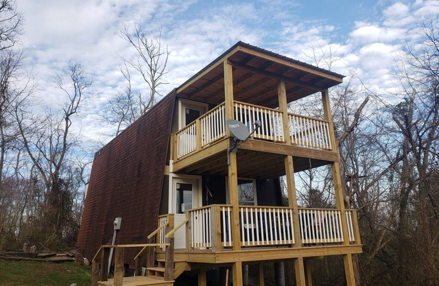 Quiet 2 bedroom A-frame cabin located 5 miles from East State Street.
