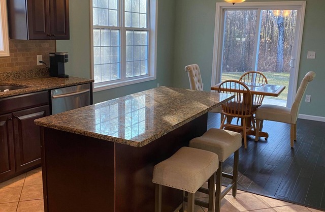 Quiet 3 BR 1.5 Bath Duplex Near 5 Colleges, Connecticut River, and Hiking Trails