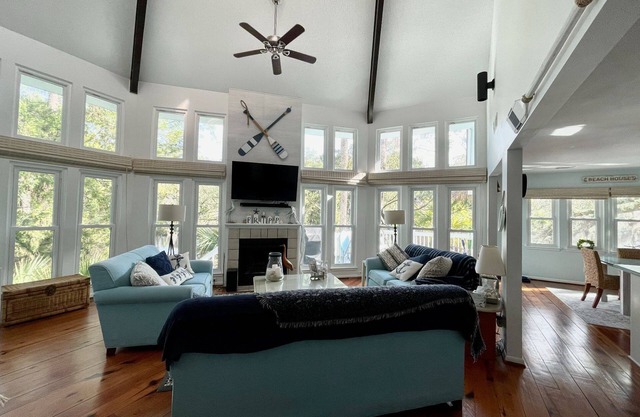 Quiet 3br/2ba Home with Cathedral Ceilings and Tons of Natural Light, 234 Deerfield Court