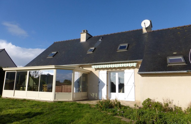 Quiet 4-bedroom house in BINIC, 1 km from the port and beaches.