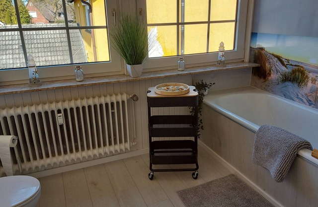 Quiet and centrally located apartment (approx. 80m/2) Friedeburg "The gateway to the North Sea"