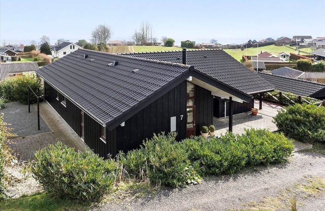 Quiet and idyllic location with a panoramic view of the sea