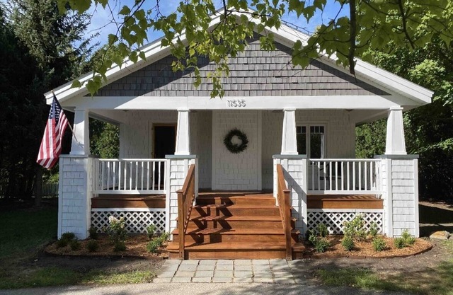 Quiet and Peaceful Bungalow close to all area amenities!