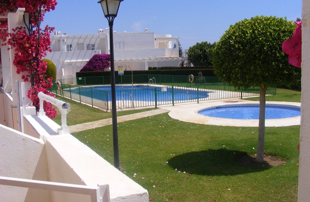 QUIET AND SPACIOUS APARTMENT 60 M. FROM THE BEACH IN URB. VERY FAMILIAR PRIVATE