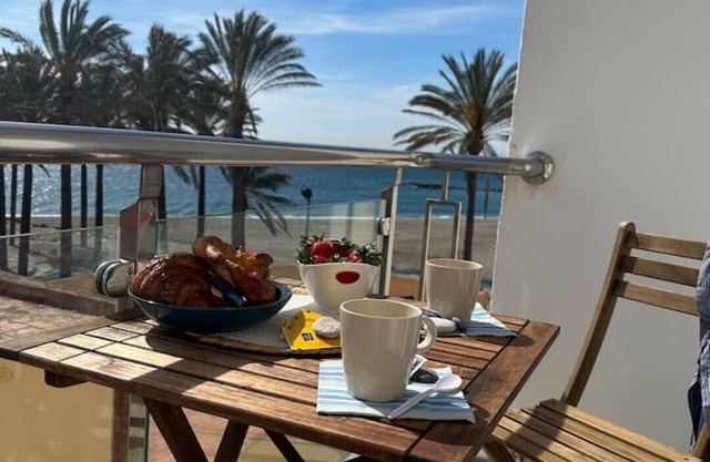 Quiet apartment on the beach